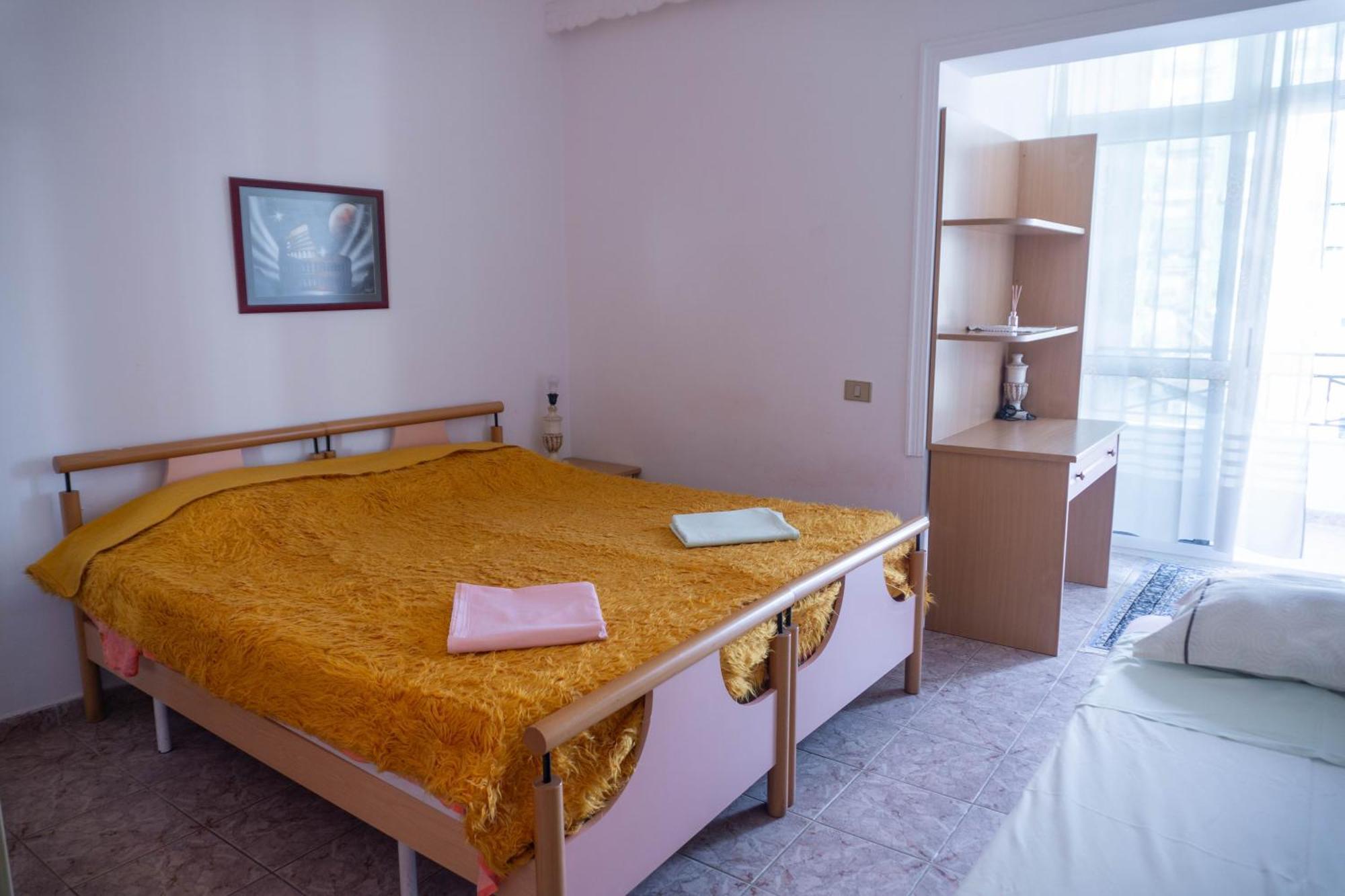 Bllok Bright Private Bedrooms With Private Bathroom On Shared Apartment Tirana Exterior photo