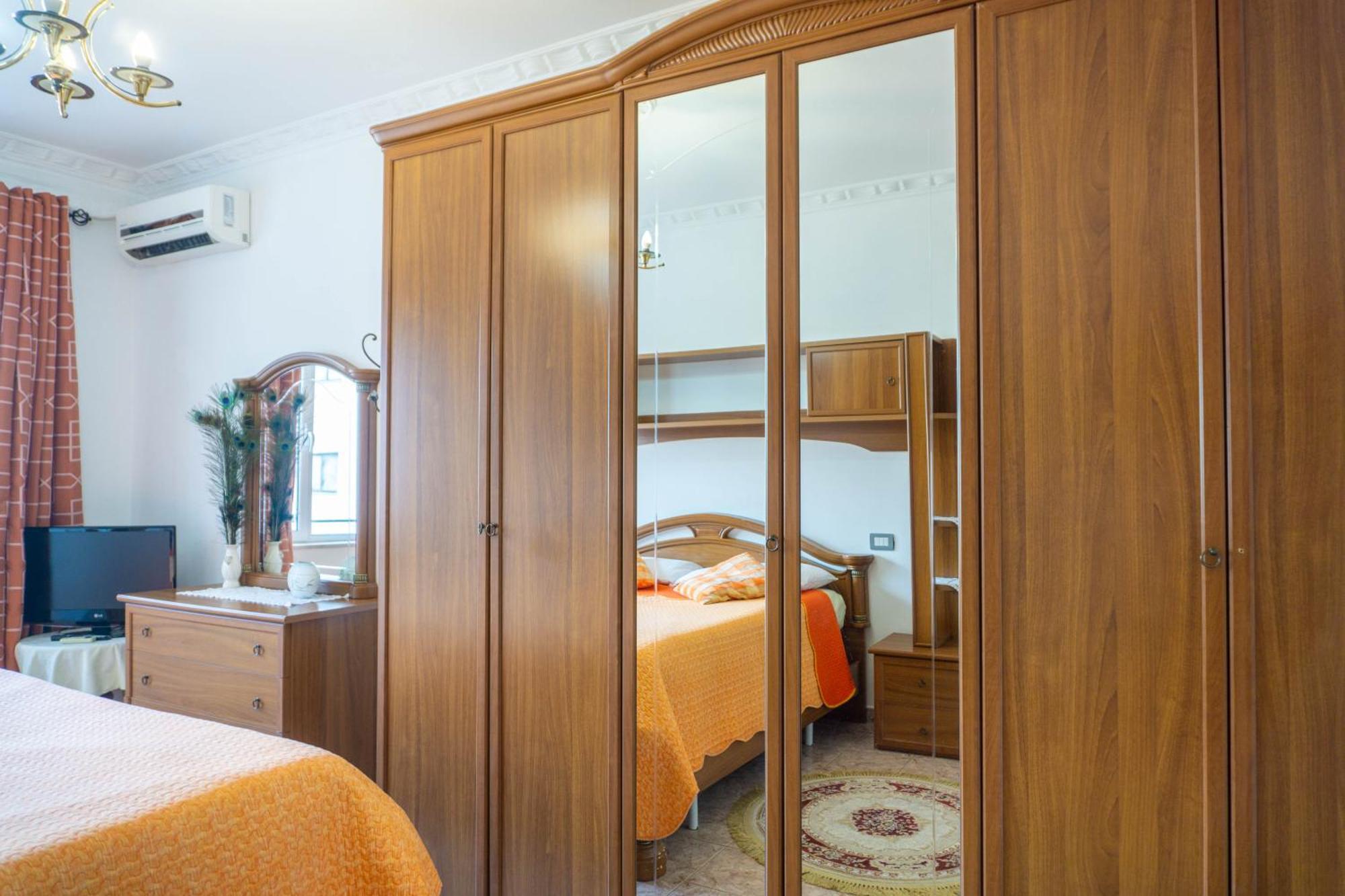 Bllok Bright Private Bedrooms With Private Bathroom On Shared Apartment Tirana Exterior photo